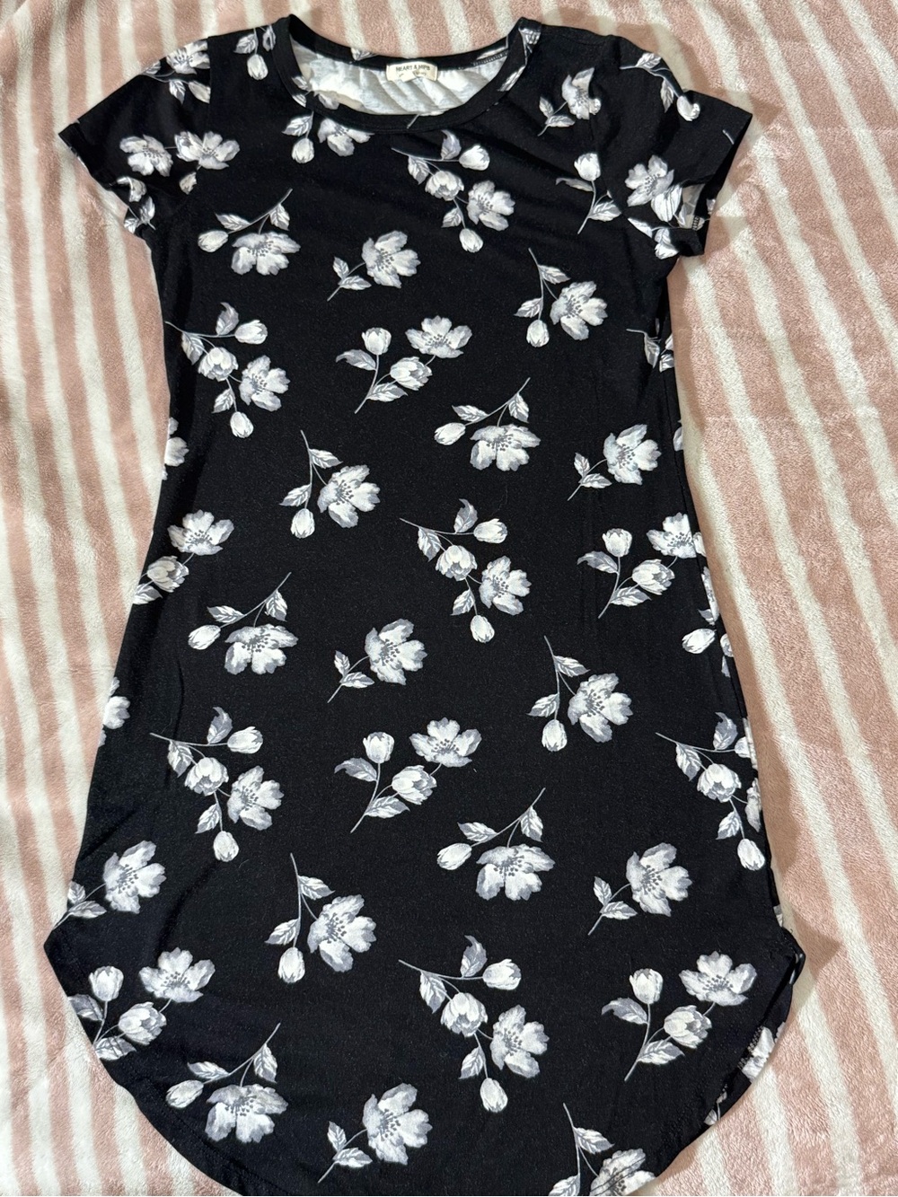 Heart & Hips Black Floral Crewneck Dress